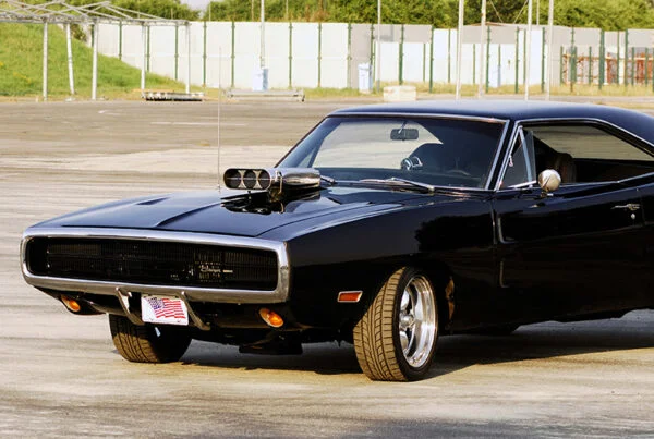 The-Dodge-Charger-vs-Challenger-Debate2