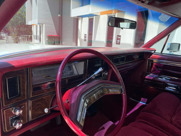 1979-Lincoln-Continental-Interior-Red